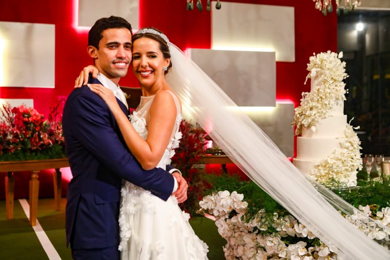 Chuva de arroz - Alegria e emoção dão a tônica do casamento de Evyly Melo e Michell Souza