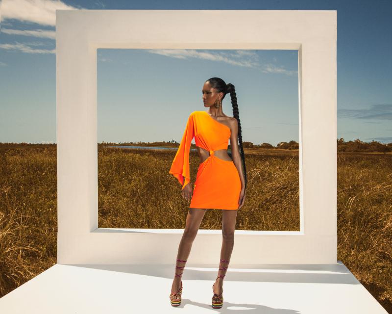 Feminina e elegante, Lenita lança a campanha Evolução Verão 23 Feminina e elegante, Lenita lança a campanha Evolução Verão 23