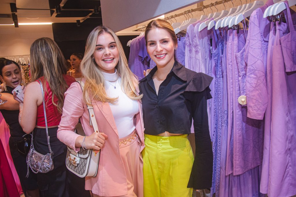 Nicole Vichnevski E Lara Linhares