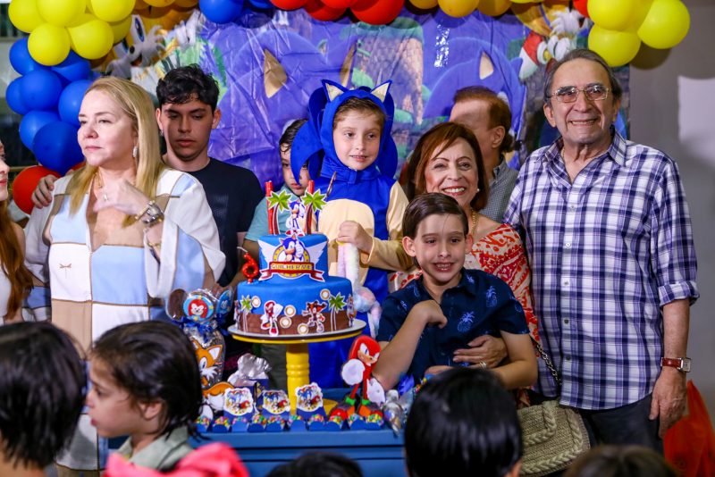 RÁ-TIM-BUM - Com muita alegria e diversão, Larissa Fujita e Rodrigo Furtado celebram o sexto aniversário de Guilherme