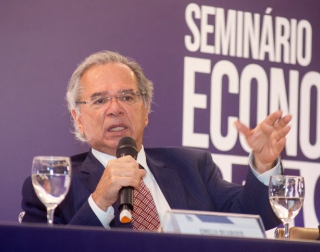 Paulo Guedes defende o fim do IPI para incentivar os investimentos industriais