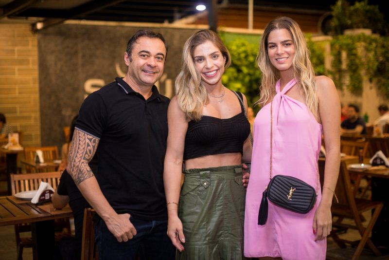 Música e diversão - Bruna Ene Solta a voz na inauguração do Palco Tanqueray no Savú Parrilla