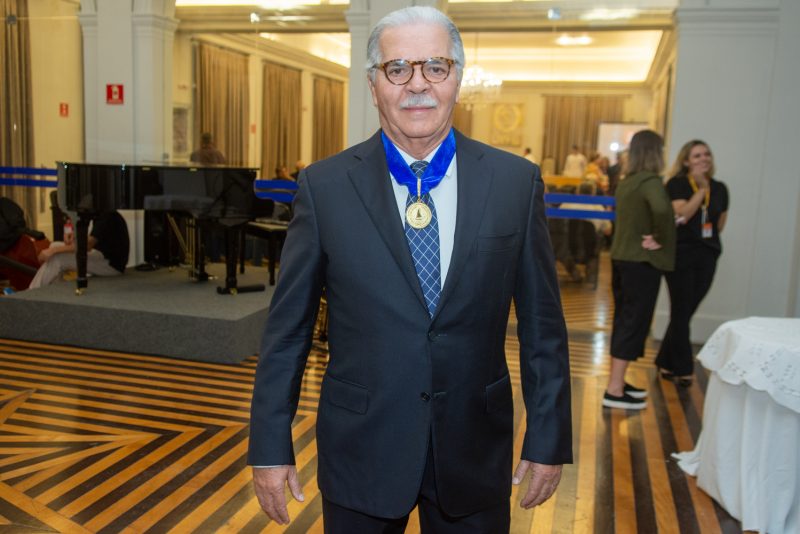 Instituição literária brasileira - Lúcio Alcântara reúne seletos convidados para solenidade comemorativa de 128 anos da Academia Cearense de Letras