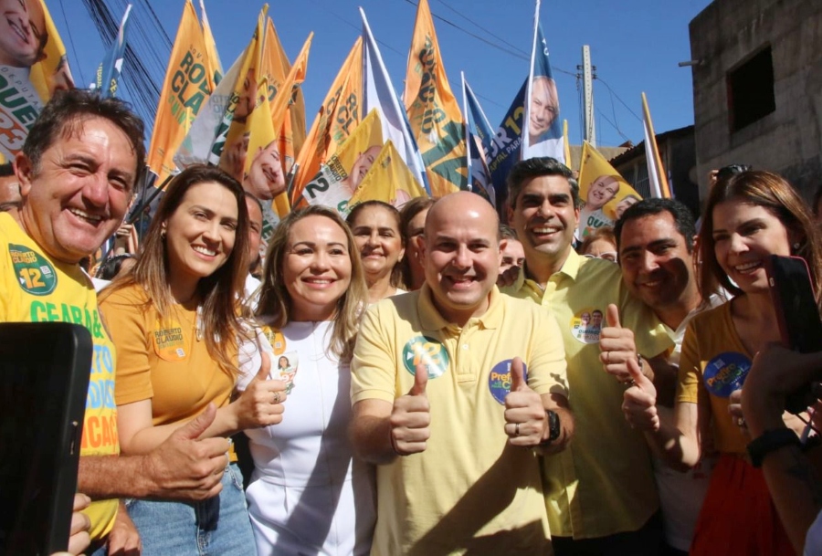 Candidato do PDT ao Governo do Ceará conversa com a população do Pirambu