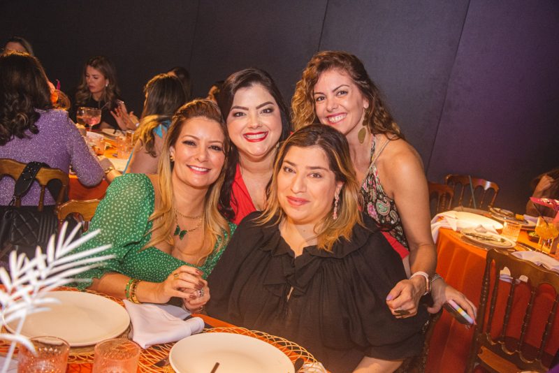 B-Day - Vanessa Queirós ganha festa surpresa articulada por suas amigas no Vasto Restaurante