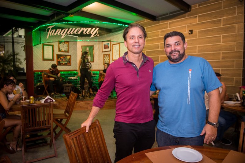 Música e diversão - Bruna Ene Solta a voz na inauguração do Palco Tanqueray no Savú Parrilla