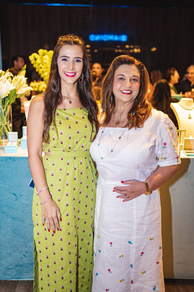 Vivian E Jaqueline Simões