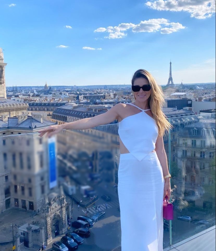 Bruna Waleska aproveita Paris com as filhas, Maria Clara e Gabi Bruna Waleska aproveita Paris com as filhas, Maria Clara e Gabi