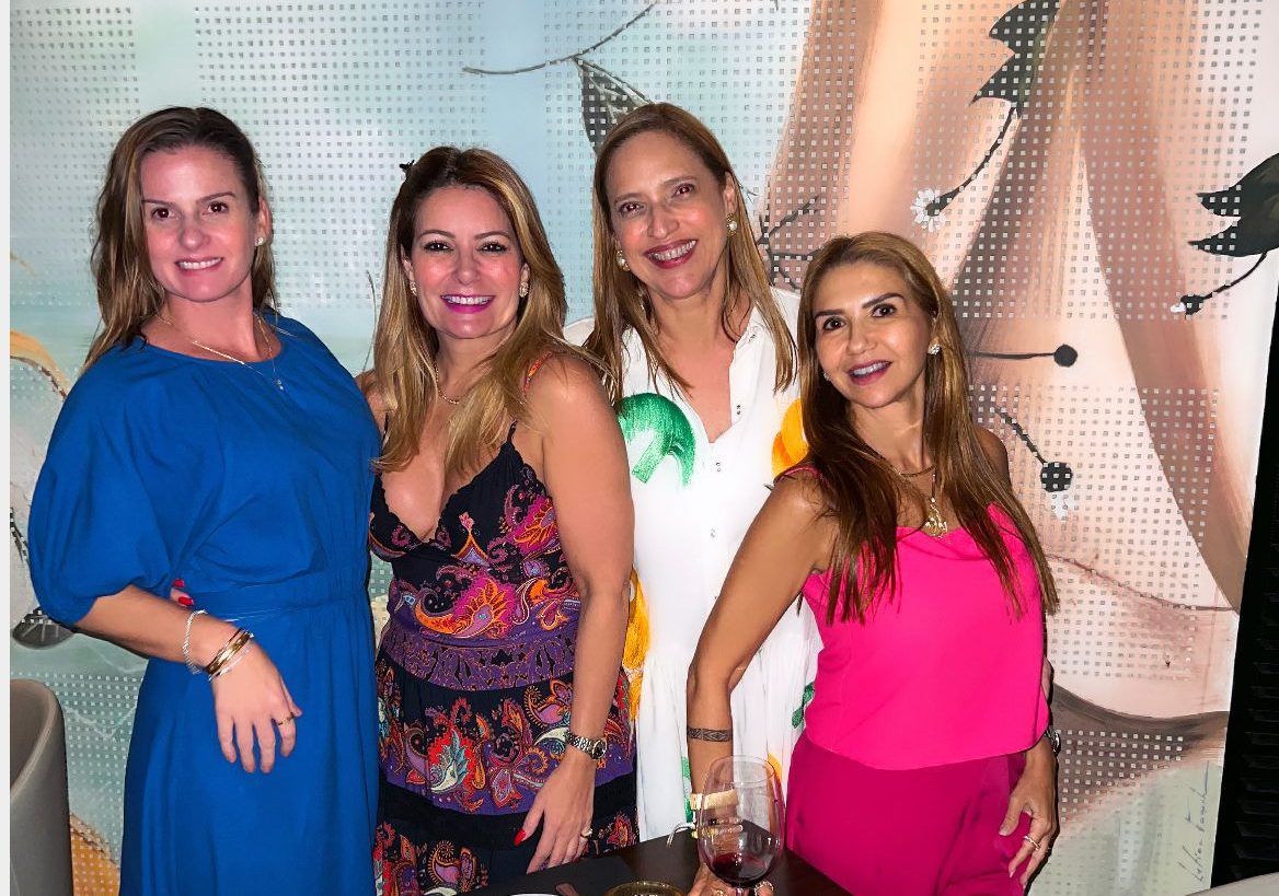 Rodeada de amigas especiais, Ana Cláudia Canamary ganha festa surpresa no Baretta Restaurante