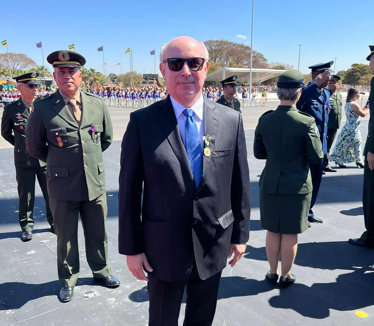 Presidente do Ideal Clube, Amarílio Cavalcante, é agraciado com a Medalha Exército Brasileiro