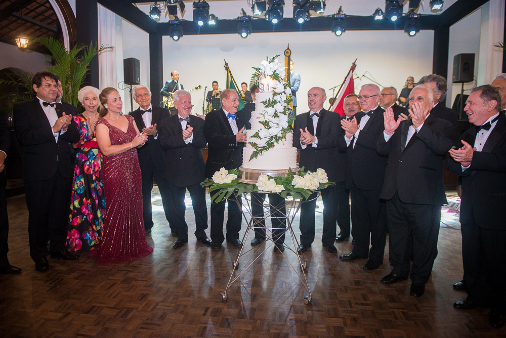 Ideal Clube celebra 91 anos de tradição com Baile de Gala