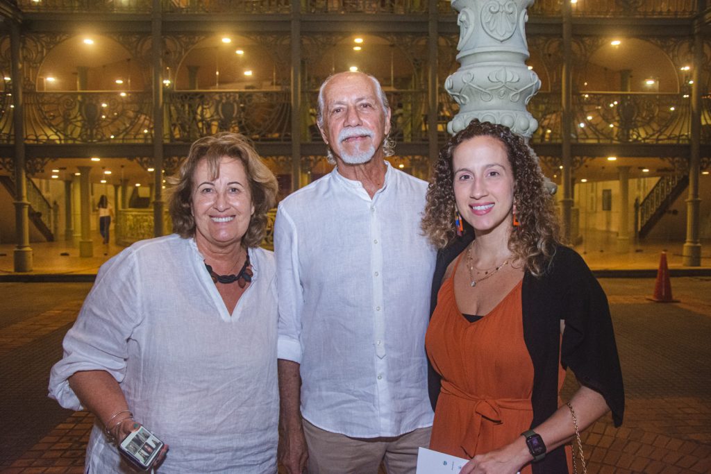 Annette De Castro, Marcos De Castro E Sasha Reeves