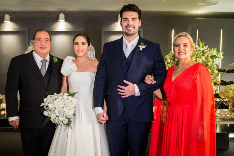 Chuva de arroz - Talyne Ximenes e Ítalo Bastos trocam alianças e celebram união no Hotel Gran Marquise