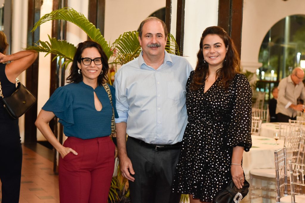 
				Beatriz Gurgel, Paulo André e Marina Holanda 
				