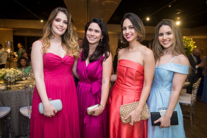 Chuva de arroz - Talyne Ximenes e Ítalo Bastos trocam alianças e celebram união no Hotel Gran Marquise