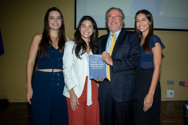 Análise criteriosa - Cândido Albuquerque lança obra sobre crimes contra o sistema financeiro nacional