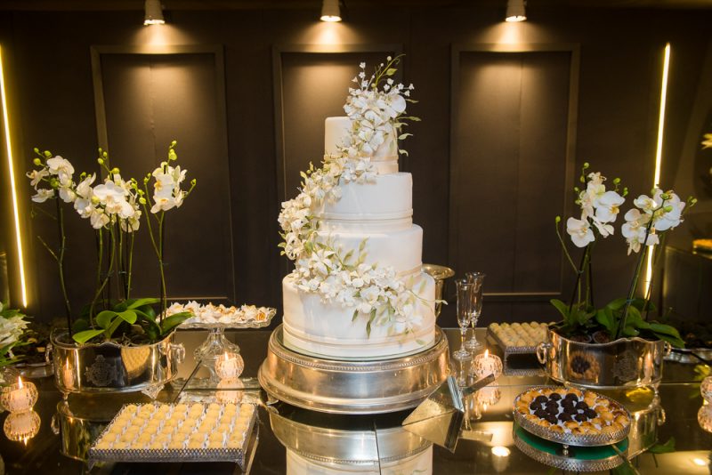 Chuva de arroz - Talyne Ximenes e Ítalo Bastos trocam alianças e celebram união no Hotel Gran Marquise