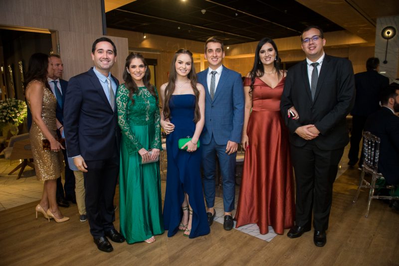 Chuva de arroz - Talyne Ximenes e Ítalo Bastos trocam alianças e celebram união no Hotel Gran Marquise