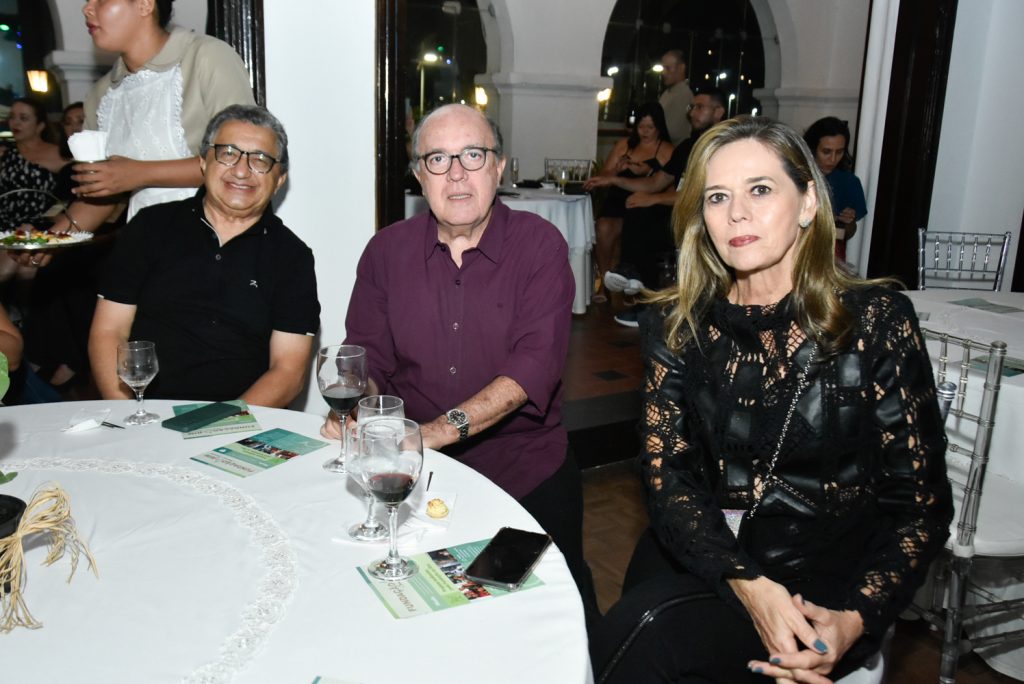 
				Castelo Camurça, Fernando e Cristiana Esteves 
				