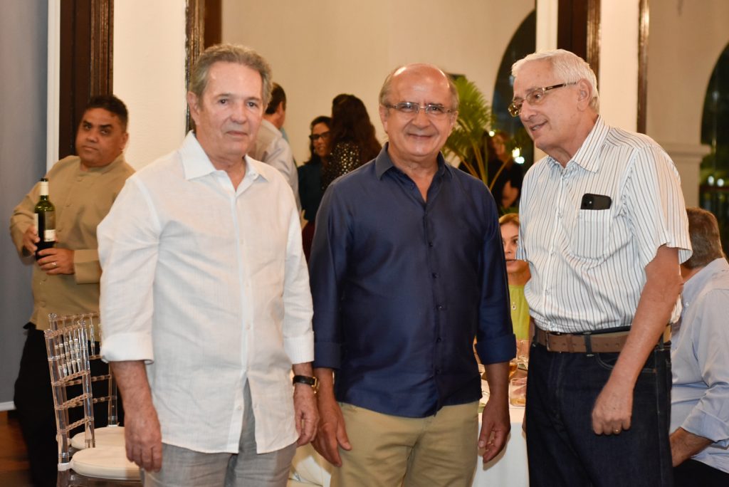 
				Claudio Rocha, Huygens Garcia e Magela Frota 
				