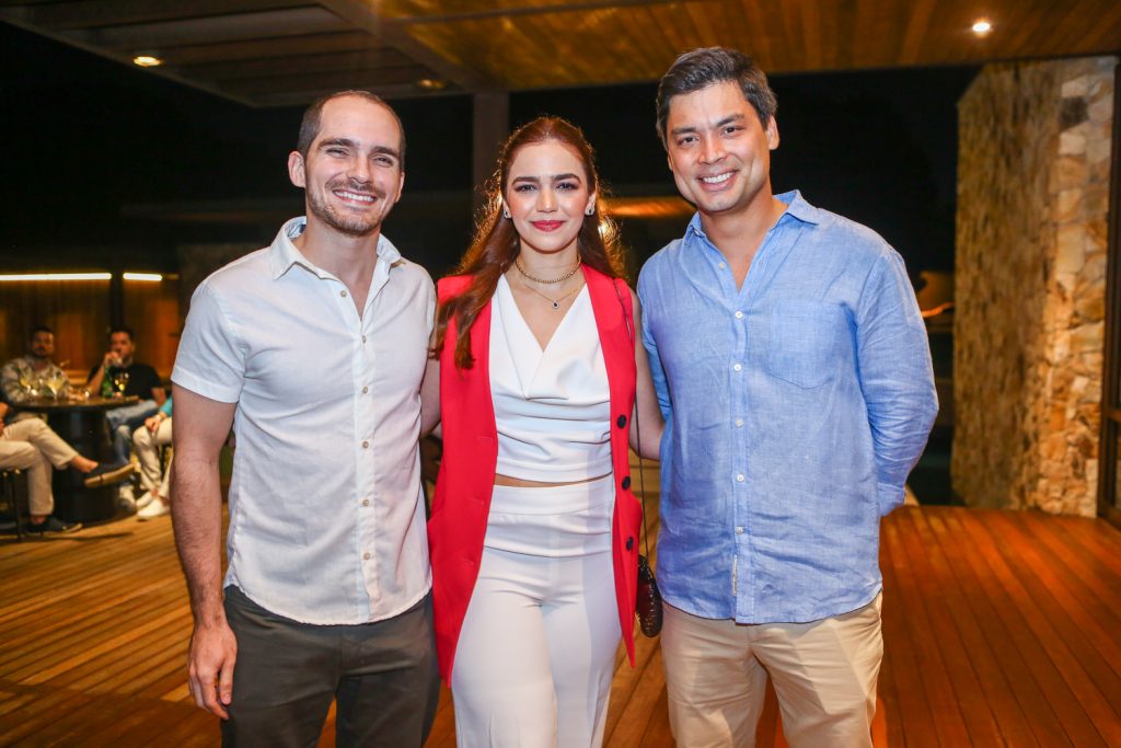 Davi Mendes E Livia Franco E Thiajo Fujiuara