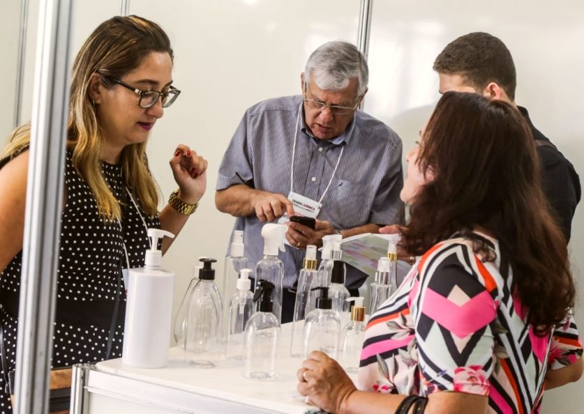 Sindquímica-CE, FIEC e Sebrae debatem inovação, performance e propriedade industrial no setor químico  em Fortaleza
