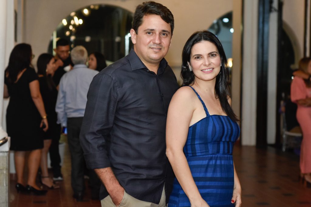 
				Fernando Pontes e Ticiana Ferreira Gomes 
				