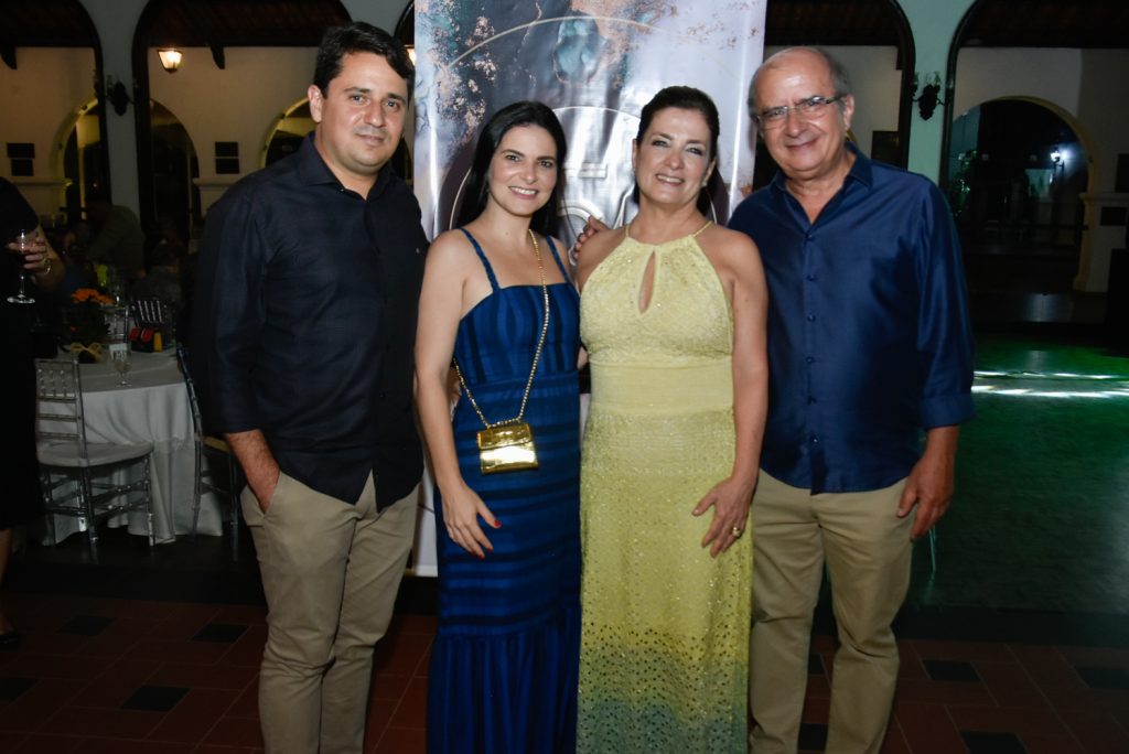 
				Fernando Pontes, Ticiana Ferreira Gomes, Regina e Huygens Garcia 
				