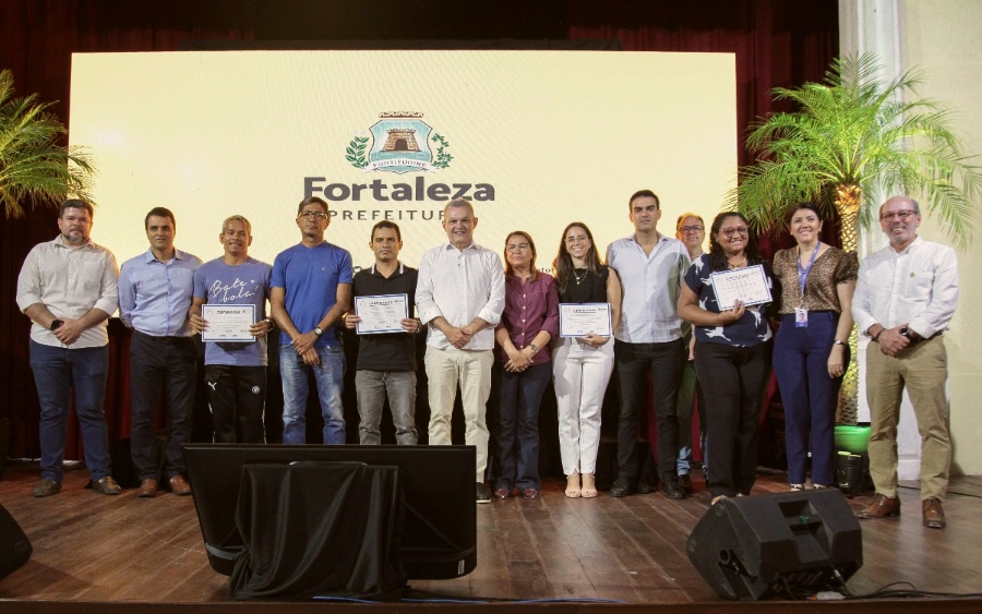 Sarto entrega 1.034 certificados para alunos do programa Fortaleza + Futuro
