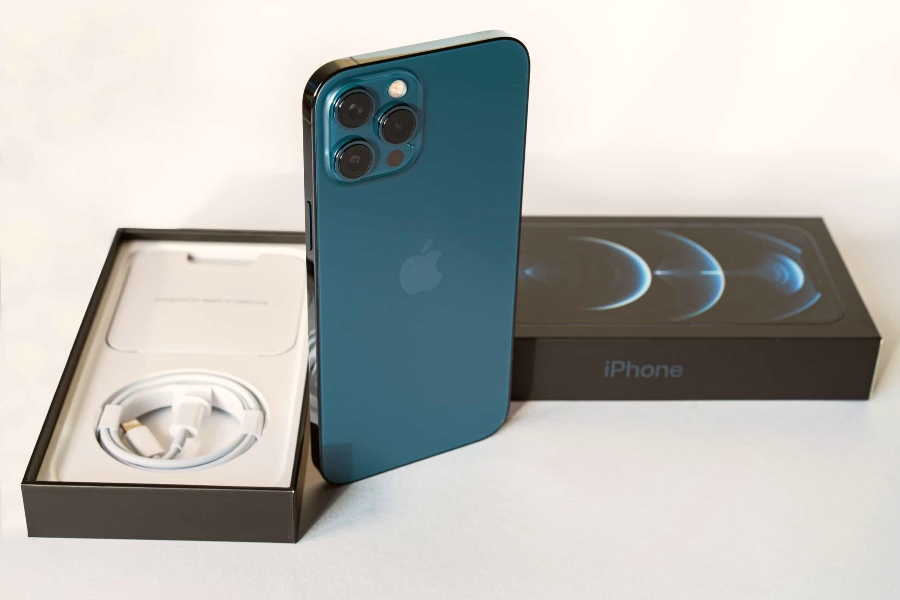 iPhone: Justiça obriga Apple e Americanas a dar carregador e fones - TecMundo