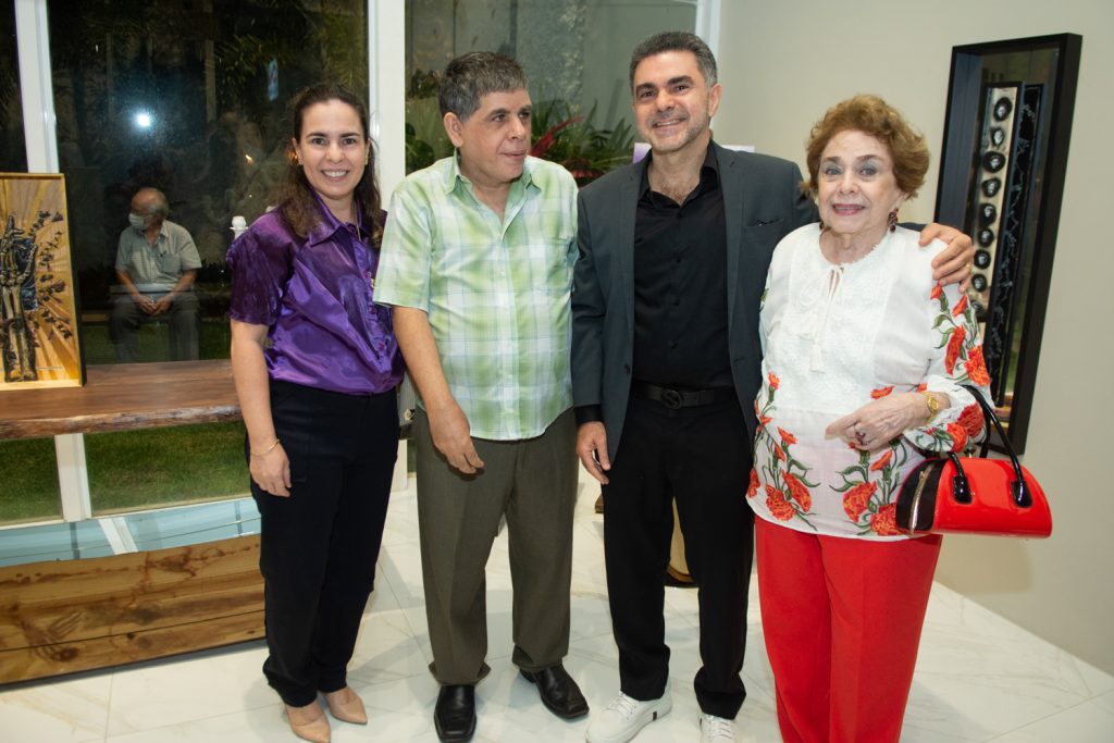Isabel, André, Isaac E Marcia Furtado