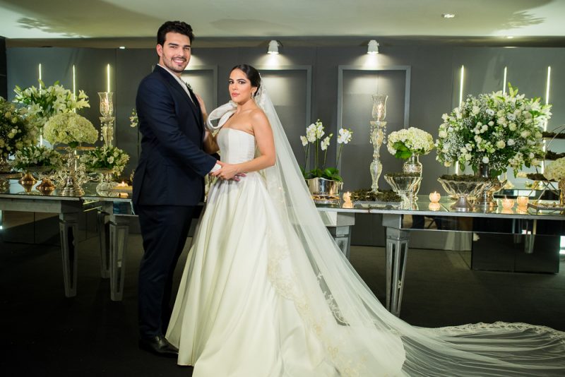 Chuva de arroz - Talyne Ximenes e Ítalo Bastos trocam alianças e celebram união no Hotel Gran Marquise