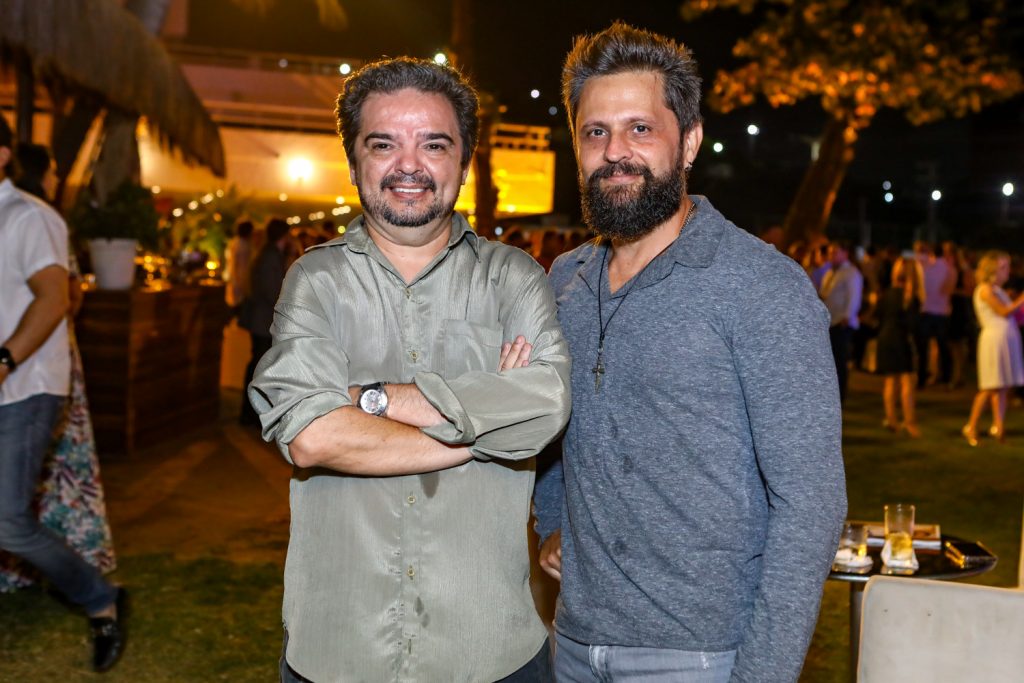 
				J Pompilio E Claudio Queiroz
				