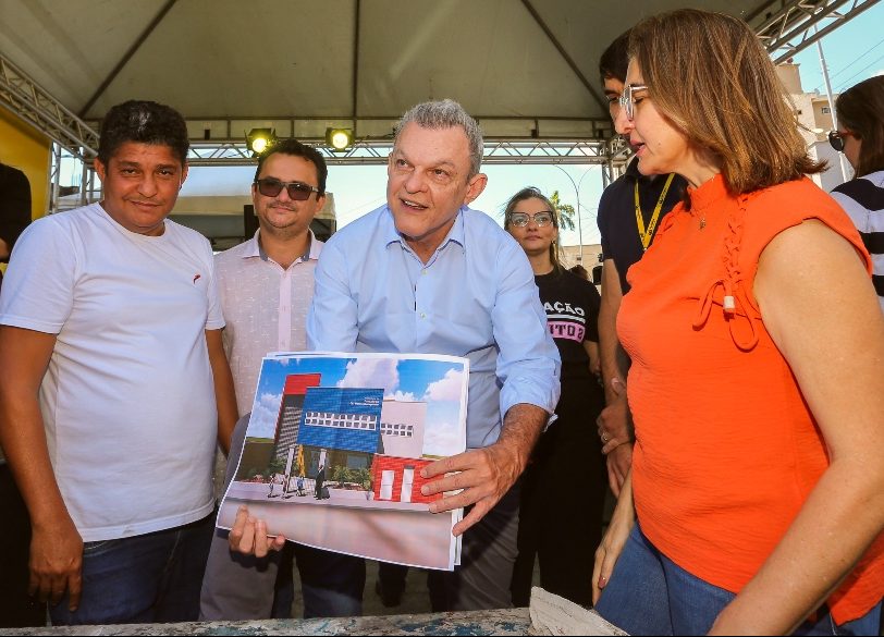 Sarto assina a ordem de serviço para construção do CEI Menino Maluquinho