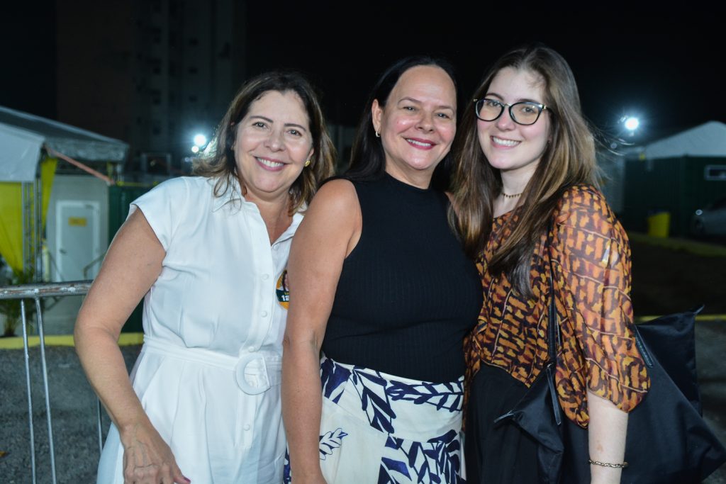 
				Karla Lima, Bel Frota e Lia Lima
				