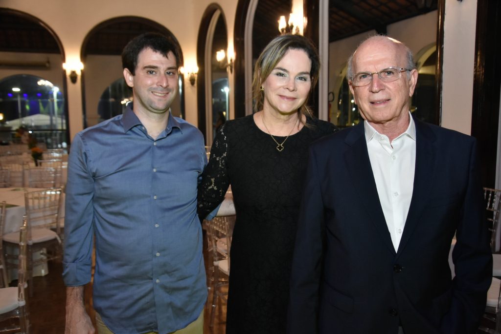 
				Lucas Mota, Jacqueline Mota e Paulo Rossas Mota 
				