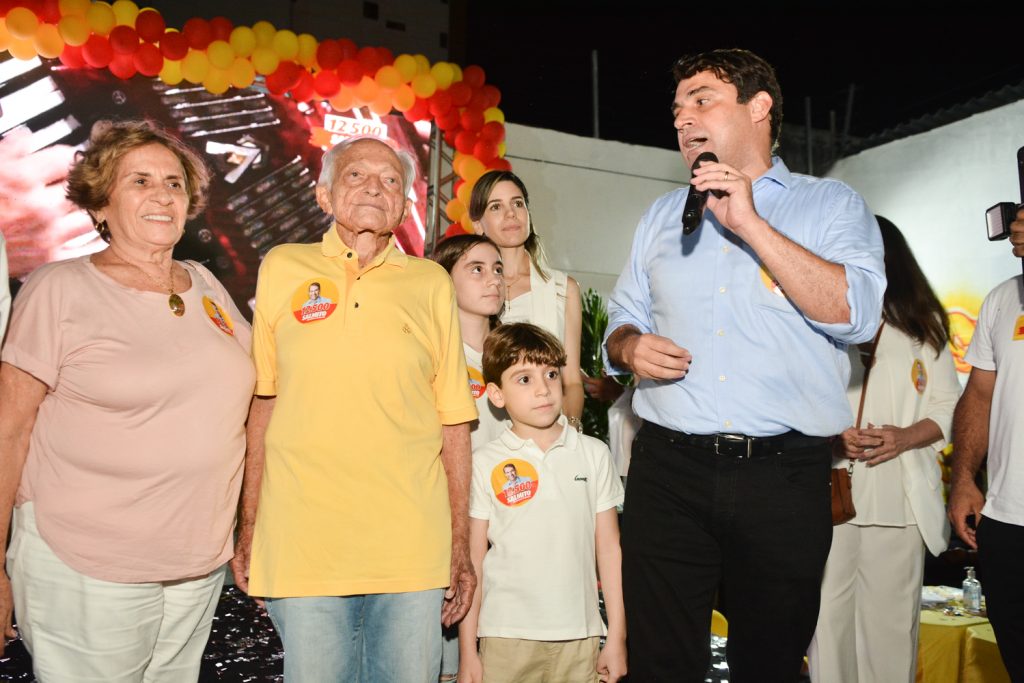 
				Maria José, João Salmito, Julia, Jamilie, Salmito Filho E Salmito Neto 
				
