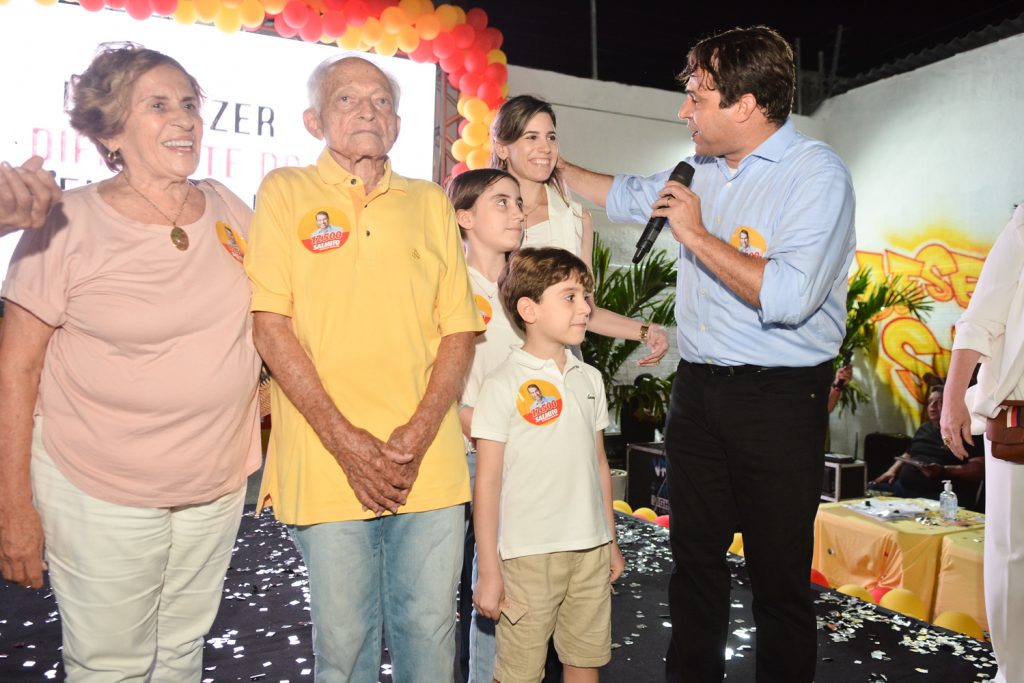 
				Maria José, João Salmito, Julia, Jamilie, Salmito Filho E Salmito Neto 
				