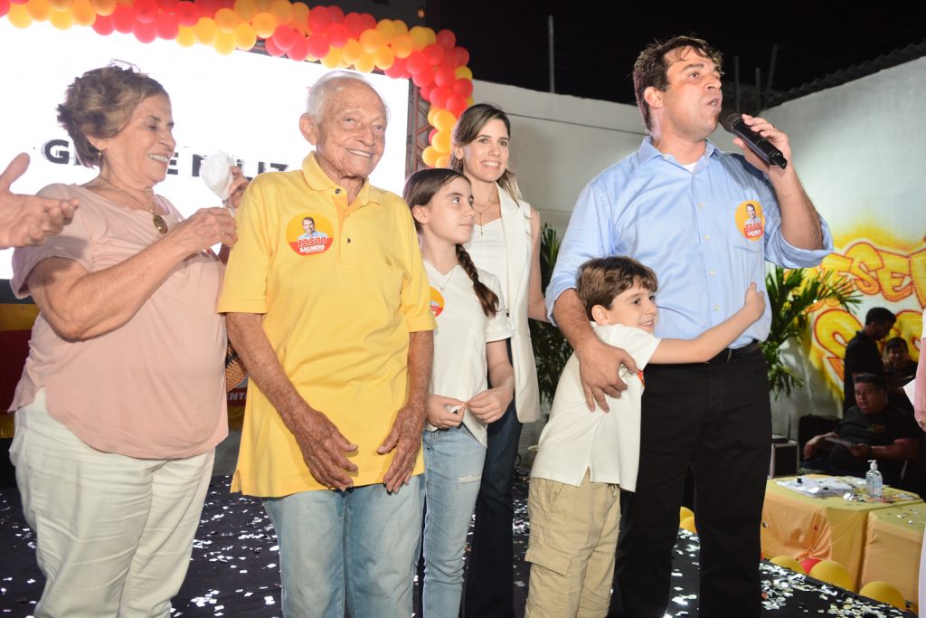 
				Maria José, João Salmito, Julia, Jamilie, Salmito Filho e Salmito Neto 
				