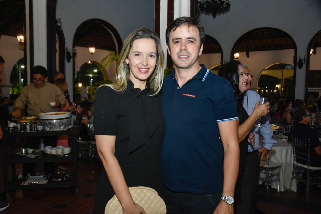 
				Naiana e Francisco Philomeno Neto 
				