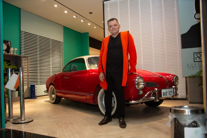 Soluções para pequenos espaços - Omar de Albuquerque pilota coquetel de abertura da Mostra 100% Design 2022