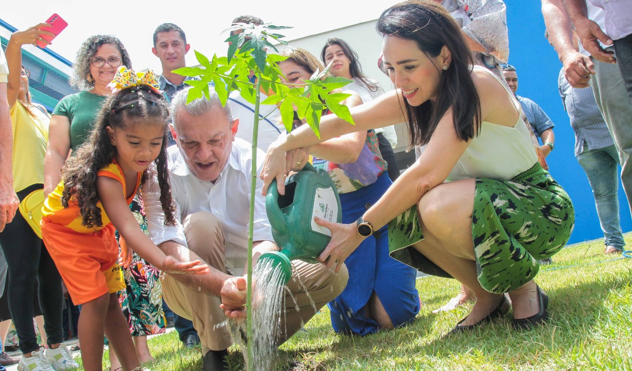 Prefeitura lança projeto Sementinha, com plantio de árvores frutíferas em todas as escolas de Fortaleza