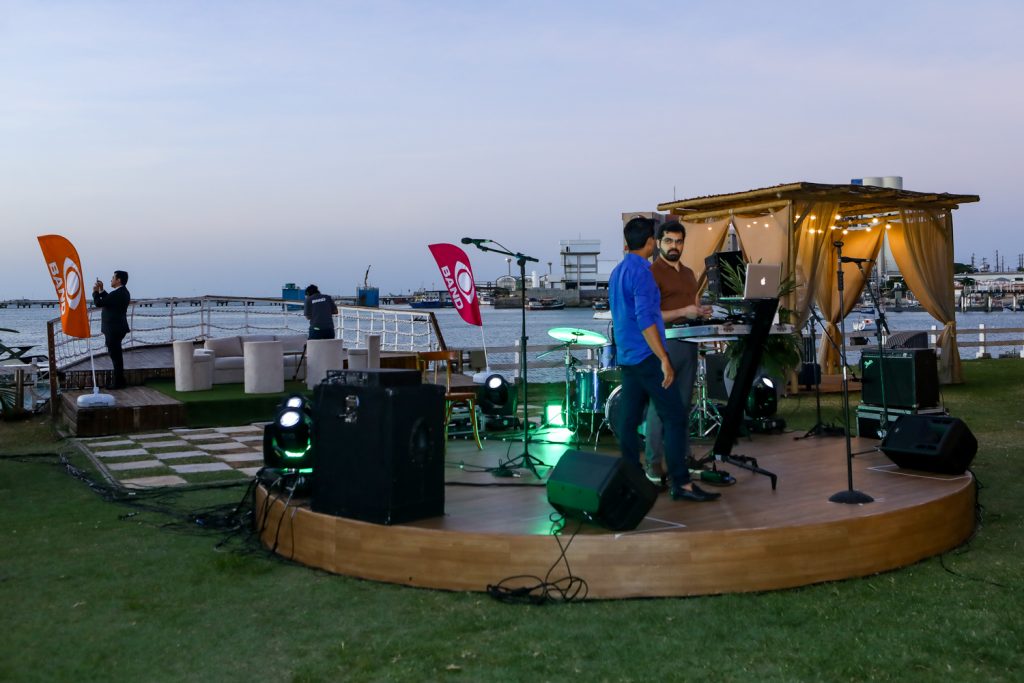 
				Programa In Connection Band 
				