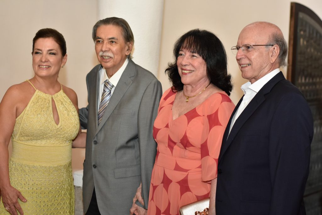 
				Regina Garcia, Oswaldo, Angela Gutierrez e Paulo Rossas Mota 
				