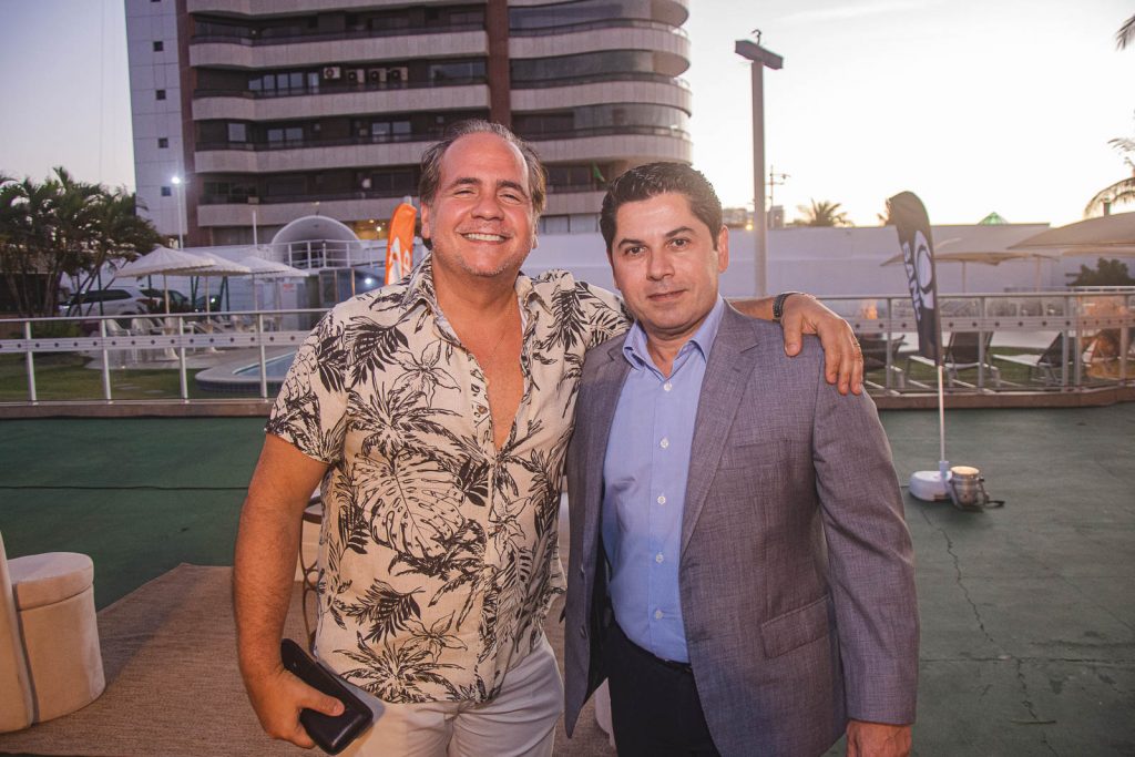 
				Ricardo Barcelar e Pompeu Vasconcelos
				