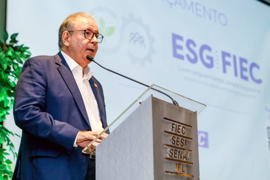 Ricardo Cavalcante realiza a entrega do primeiro Selo ESG-FIEC para a Vulcabras