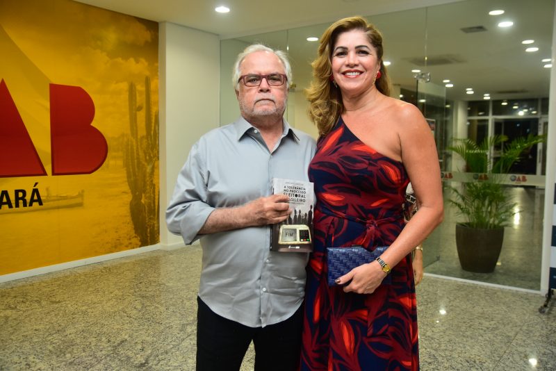 contornos jurídicos e perspectivas - André Xerez pilota sessão de autógrafos do seu livro sobre a tolerância no processo eleitoral brasileiro