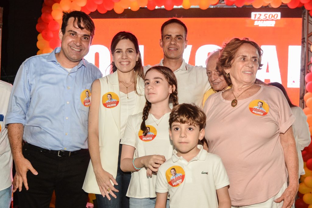 
				Salmito Filho, Jamile, Idelfonso e João Salmito, Maria José e Julia Salmito, Salmito Neto 
				