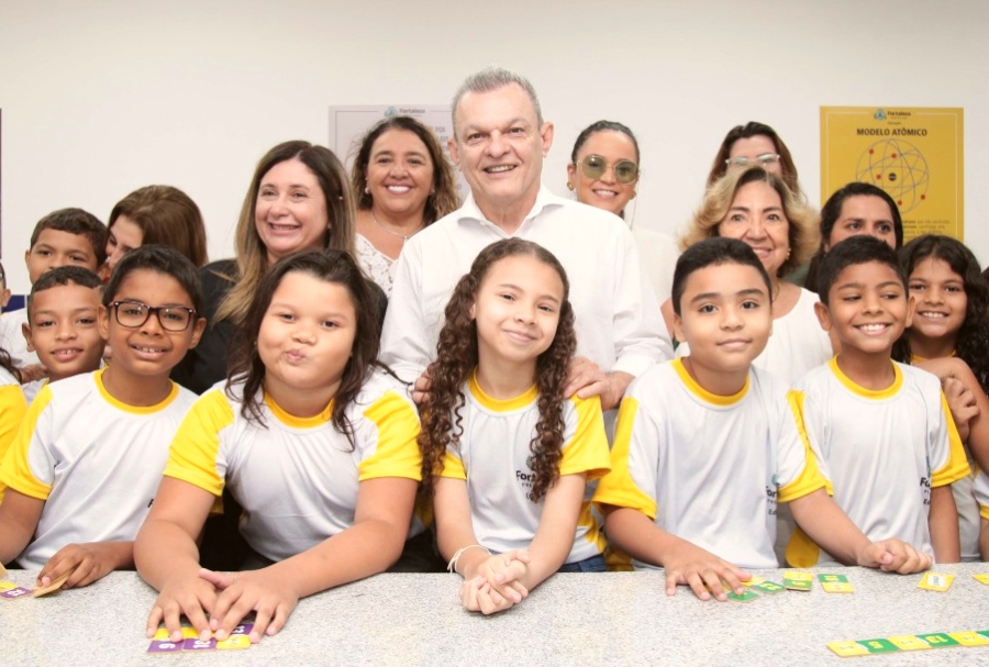 Prefeitura de Fortaleza inaugura escola para atender a crianças de residencial