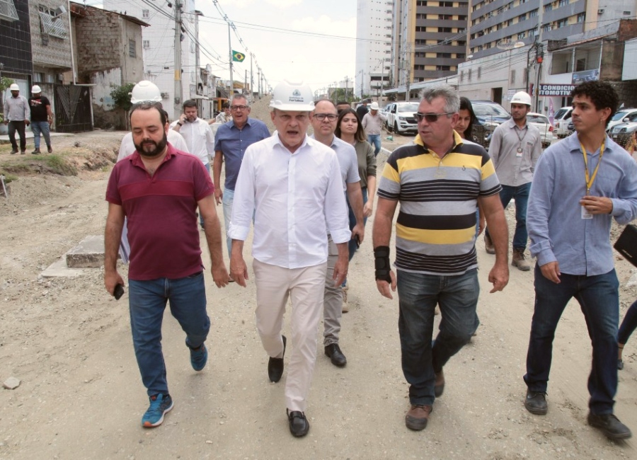 Sarto vistoria segunda etapa das obras de duplicação da Avenida Sargento Hermínio